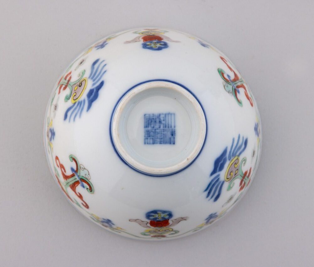 A pair of doucai ‘honeysuckle’ bowls (Jiaqing mark and period, 1796-1820)