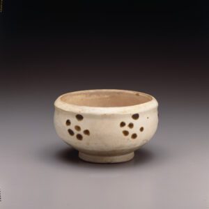 A shallow Cizhou bowl with dotted design  (Five Dynasties-Northern Song dynasty, 10th-11th century)