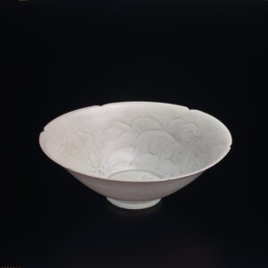 An incised lobed ‘Qingbai’ bowl ( Southern Song dynasty, 11th/12th century)
