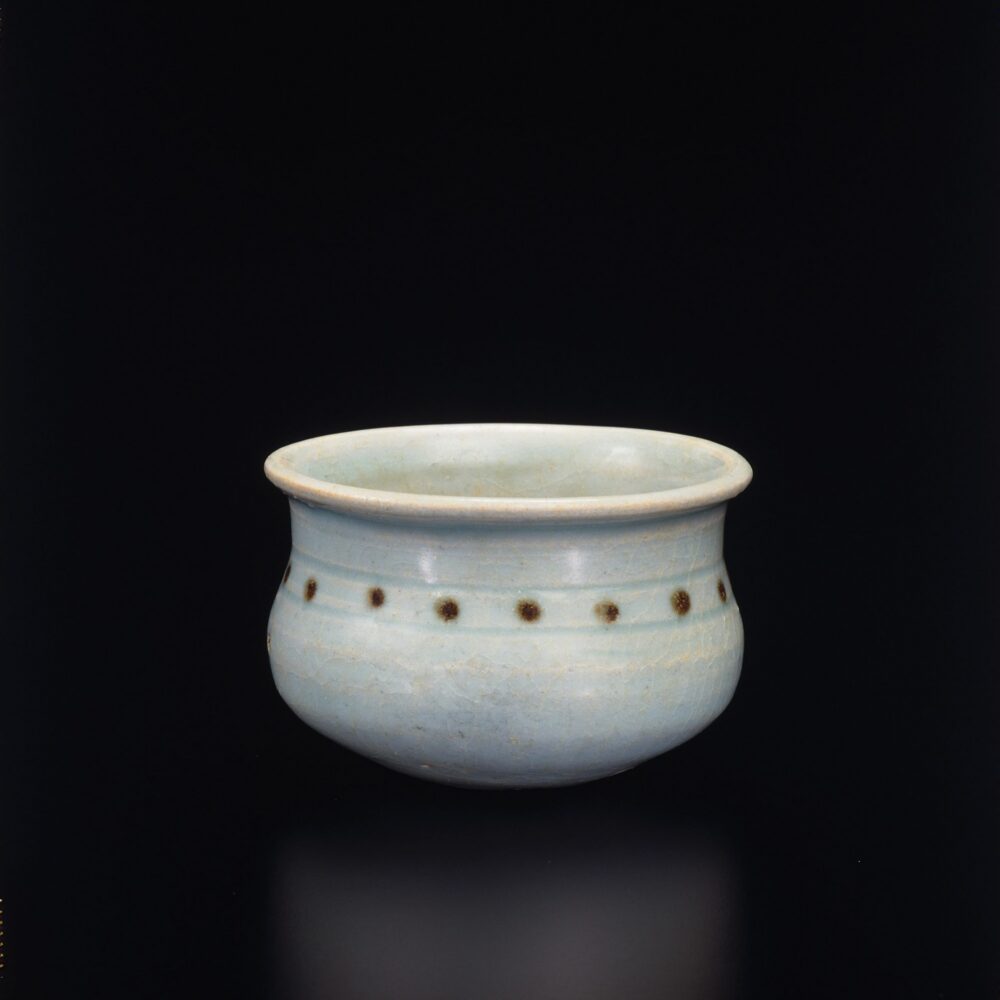 A ‘Qingbai’ grain measure cup (Southern Song dynasty, 12th/13th century)