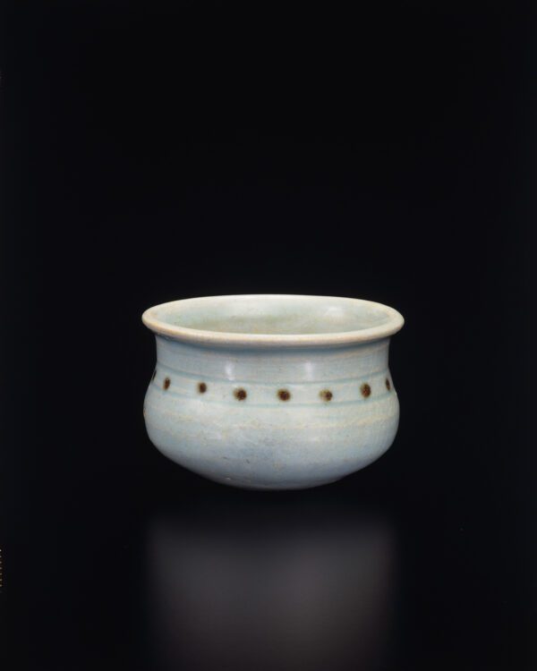 A ‘Qingbai’ grain measure cup (Southern Song dynasty, 12th/13th century)