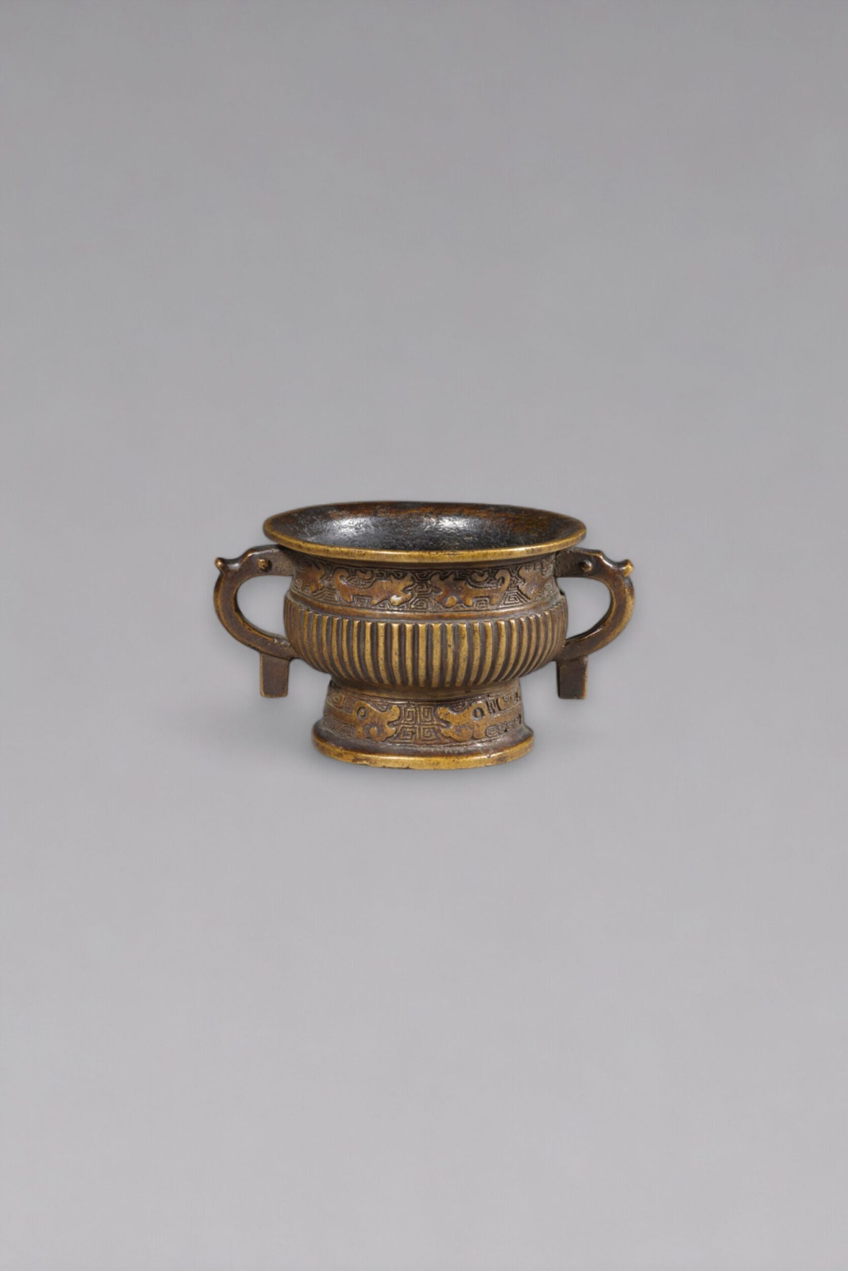 A miniature archaistic bronze vessel ‘gui’(Qing dynasty, 18th century)