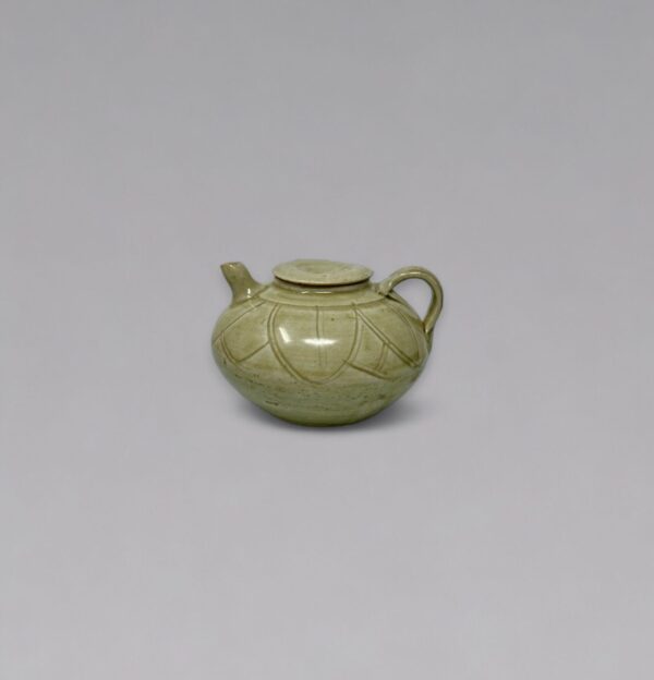 A Qingbai ‘lotus’ teapot and cover (Southern Song dynasty, 1127-1279)