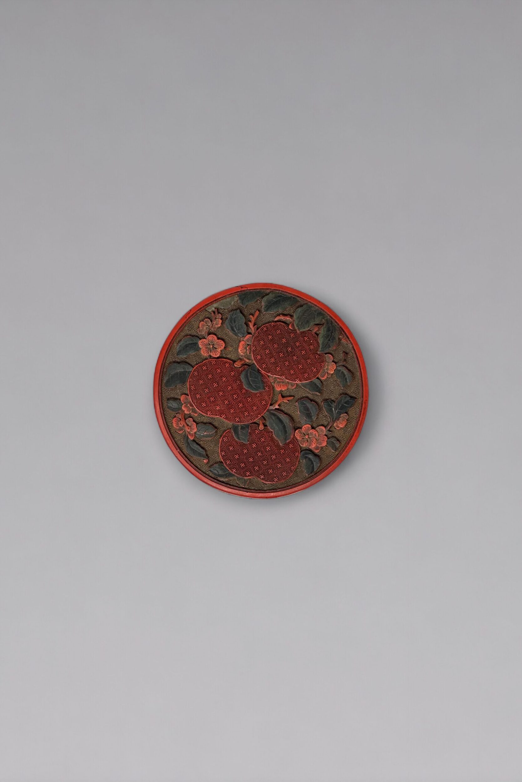 A three-coloured lacquer double peach box and cover (Qing Dynasty, 18th century)