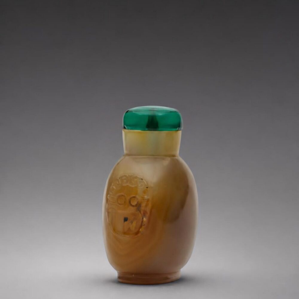 An agate snuff bottle with mask handles