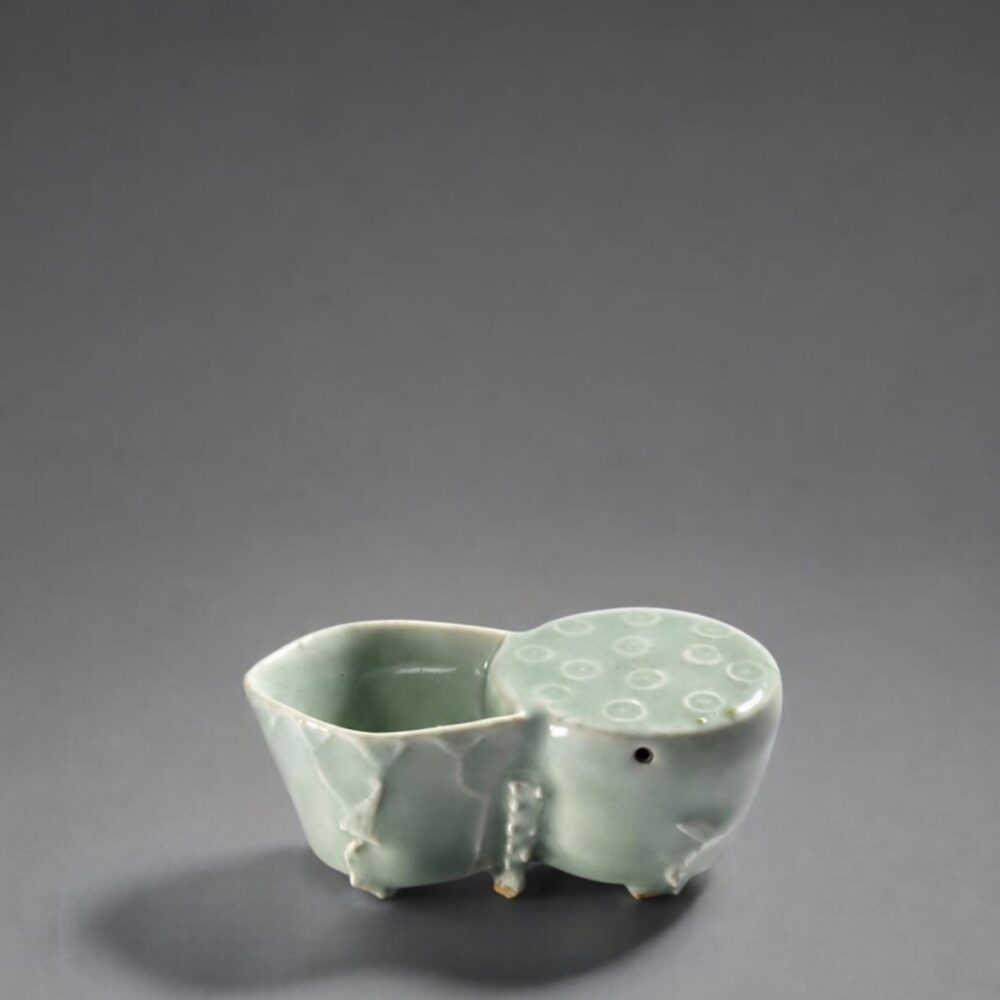 A celadon-glazed water pot and water dropper (Qing dynasty, 18th–19th century)