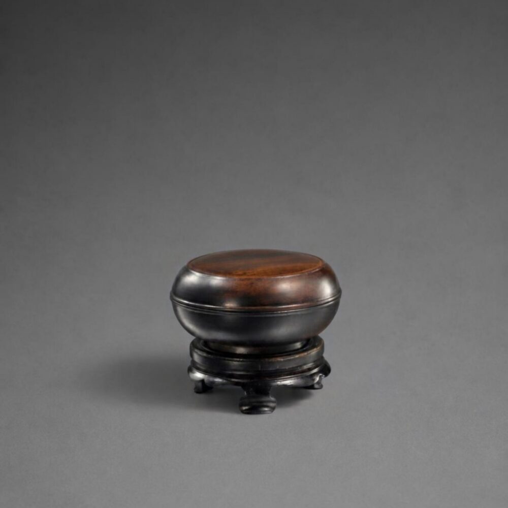 A zitan incense box and cover (Qing dynasty, 18th century)