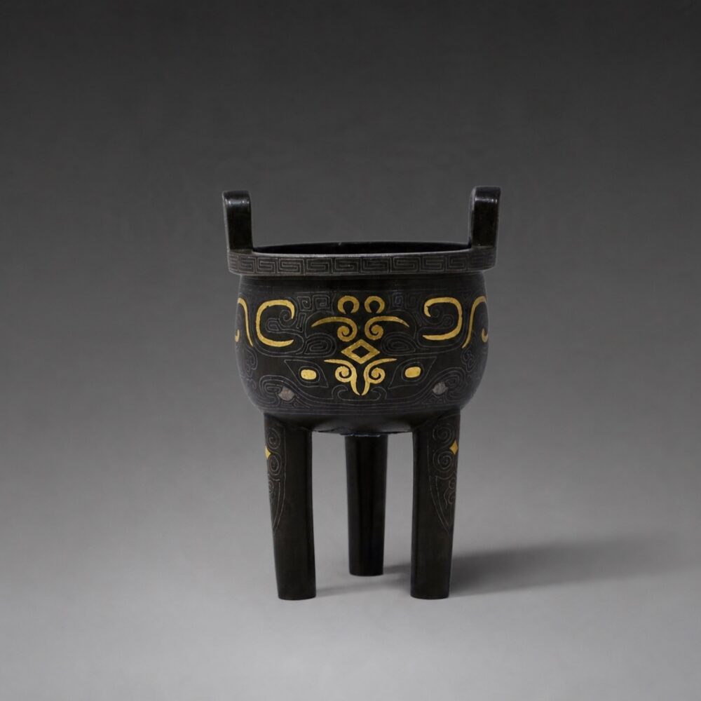 A small gold- and silver-inlaid bronze ‘ding’ censer